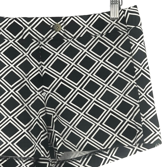 J.CREW BLACK & WHITE GEOMETRIC WOMEN'S DRESS SHORTS - Picture 4 of 10